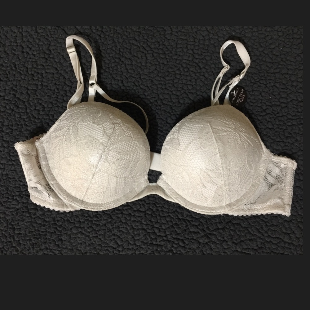 🌸 Victoria’s Secret Bombshell Bra 🌸